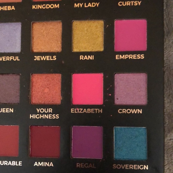 NWT 👁 Eloise The Queen Eyeshadow Palette - Picture 16 of 16